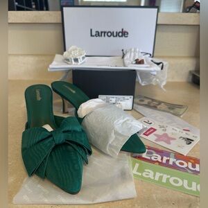 Larroude Mini Elle Pump Emerald Size 8 New In Box. Beautiful Bow.